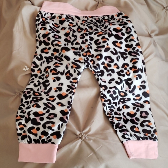 Baby Girl 3 Piece Long Sleeve Onesie Cheetah Pants & Headband Set 0-3 Months - Picture 2 of 6